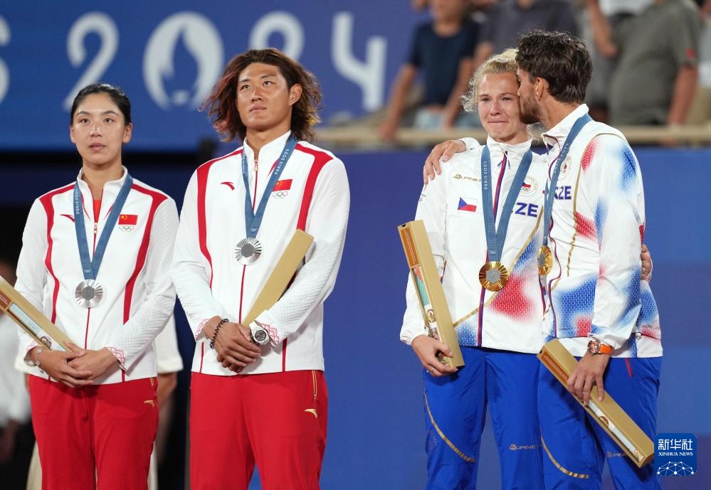 巴黎奥运会丨网球——混双:王欣瑜/张之臻获得银牌 巴黎奥运会丨网球——混双:王欣瑜/张之臻获得银牌