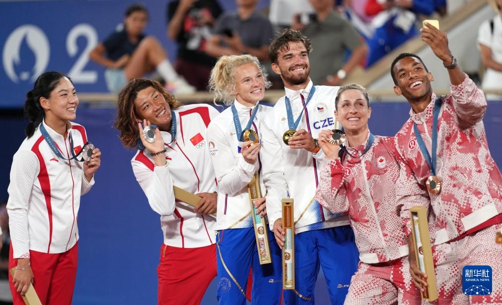 巴黎奥运会丨网球——混双:王欣瑜/张之臻获得银牌 巴黎奥运会丨网球——混双:王欣瑜/张之臻获得银牌