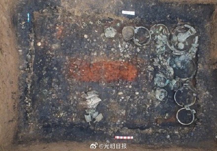 山西洪洞发现春秋时期夫妻异穴合葬墓