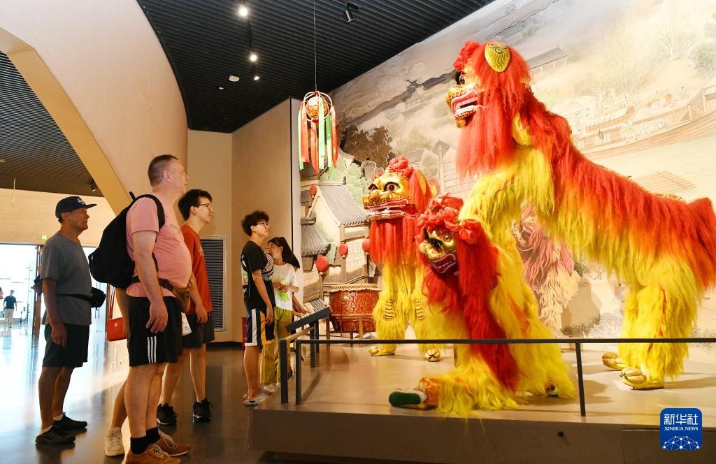 文化中国行丨在中国大运河“非遗”展示馆感受文化脉动 文化中国行丨在中国大运河“非遗”展示馆感受文化脉动