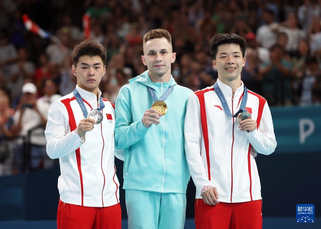 巴黎奥运会丨蹦床——王梓赛、严浪宇分获男子蹦床亚、季军