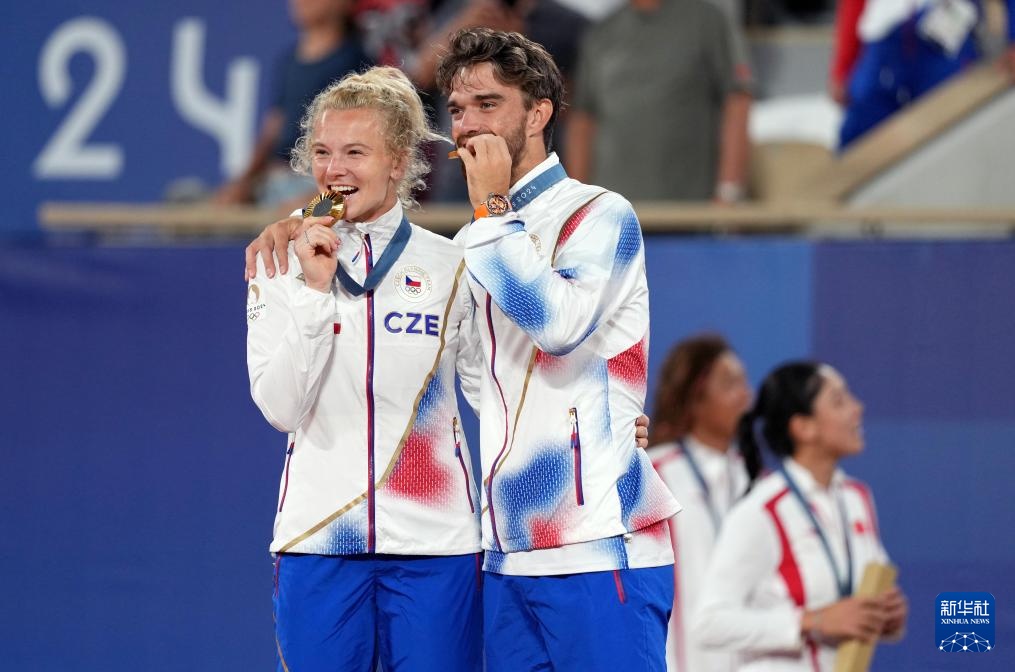 巴黎奥运会丨网球——混双:王欣瑜/张之臻获得银牌 巴黎奥运会丨网球——混双:王欣瑜/张之臻获得银牌