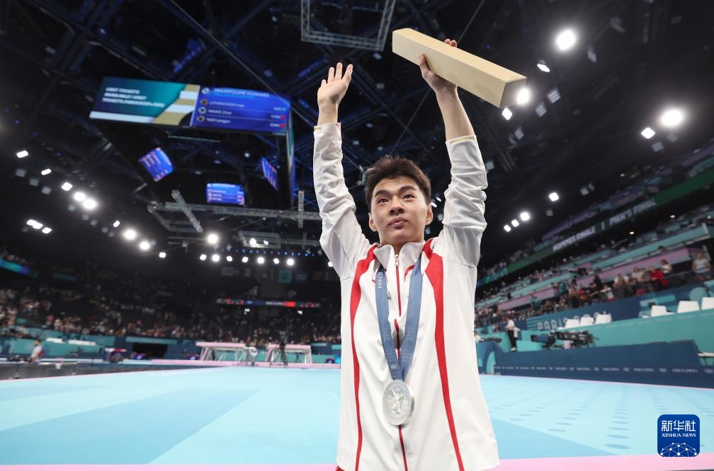 巴黎奥运会丨蹦床——王梓赛、严浪宇分获男子蹦床亚、季军