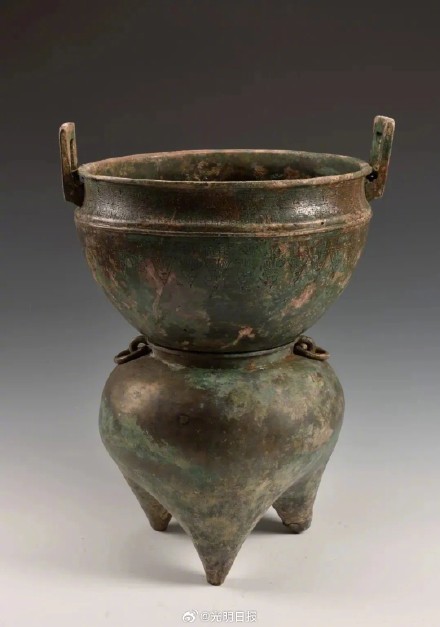 山西洪洞发现春秋时期夫妻异穴合葬墓