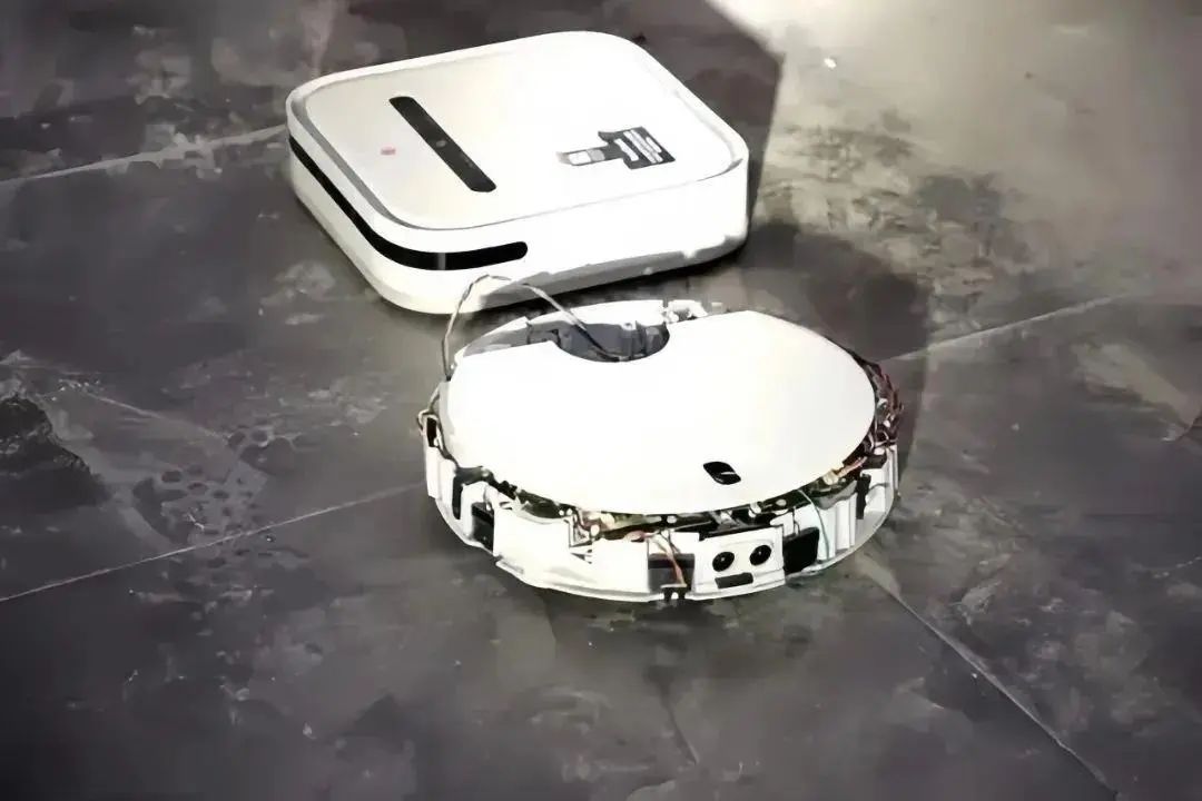 家中起火、面目全非！“肇事者”竟是扫地机器人
