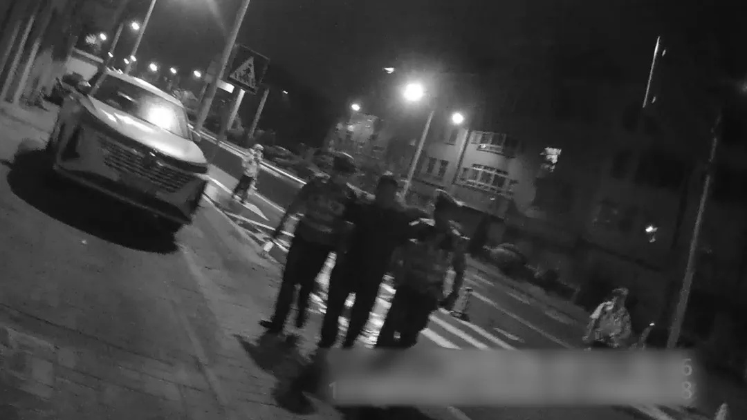 遇查弃车躲桥底?本以为是酒驾,没想到是…… 遇查弃车躲桥底?本以为是酒驾,没想到是……