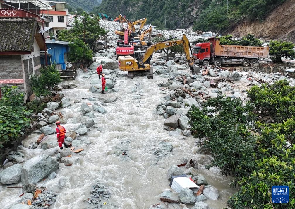 四川康定山洪泥石流灾害抢险救援有序推进