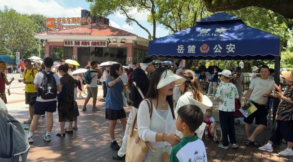 首个周末迎接近8万游客,长沙橘子洲景区恢复开园 首个周末迎接近8万游客,长沙橘子洲景区恢复开园