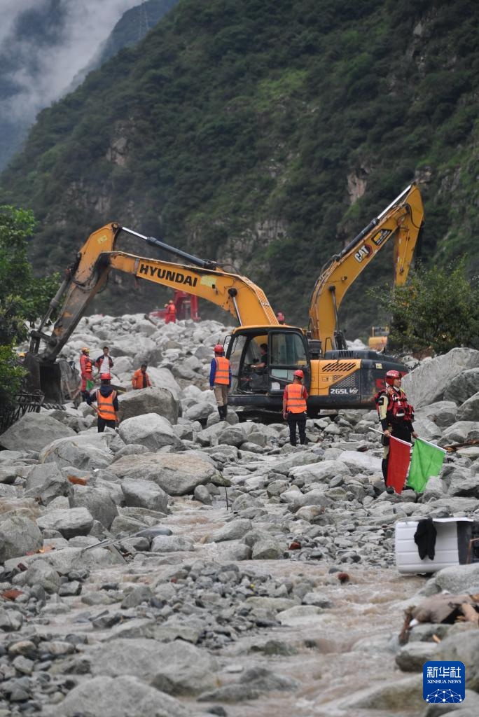 四川康定山洪泥石流灾害抢险救援有序推进