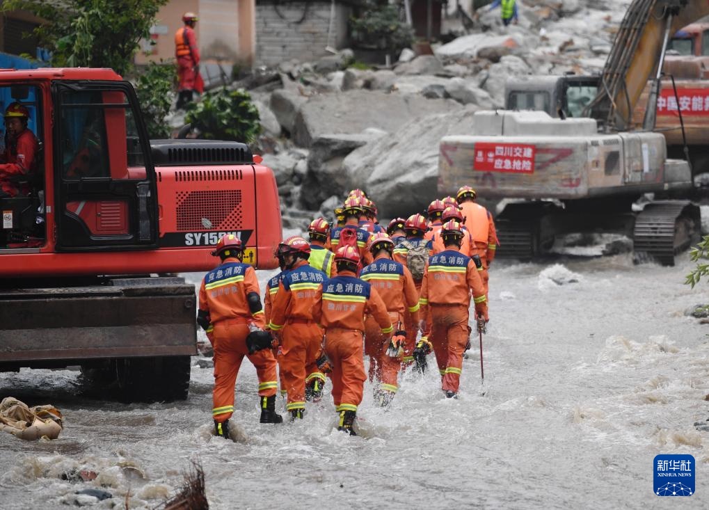 四川康定山洪泥石流灾害抢险救援有序推进