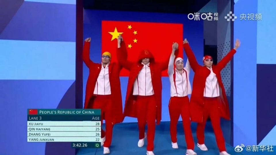 神奇换人！上覃海洋，下潘展乐，男女混合4×100米接力摘银，刷新亚洲纪录