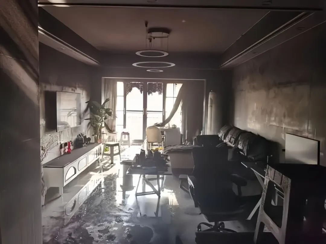 家中起火、面目全非！“肇事者”竟是扫地机器人