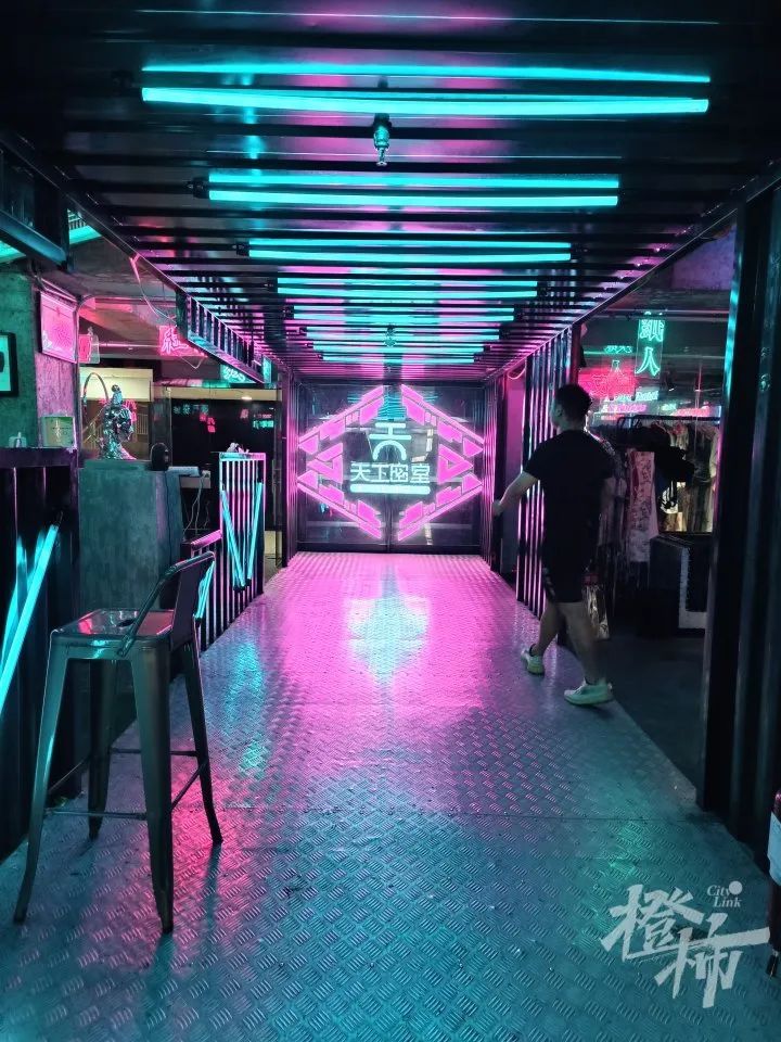 11岁女孩玩了热门项目，眼皮被缝8针！
