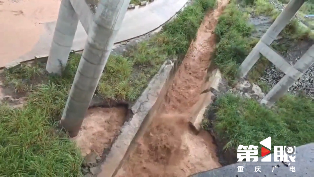 边坡塌方！G42沪蓉高速万州前往云阳方向交通中断