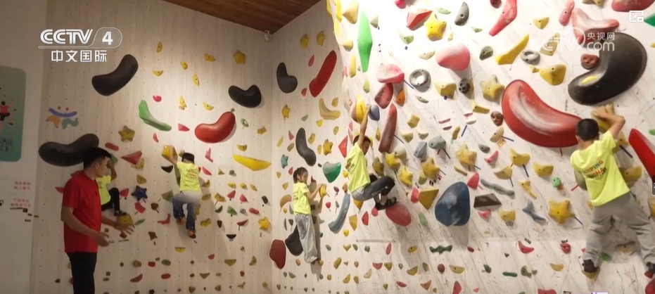 攀岩运动迎来热潮 新兴奥运项目激发小镇新活力