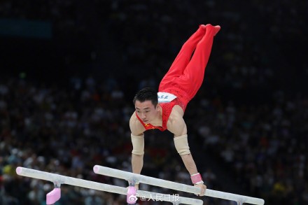 祝贺！邹敬园卫冕体操男子双杠金牌