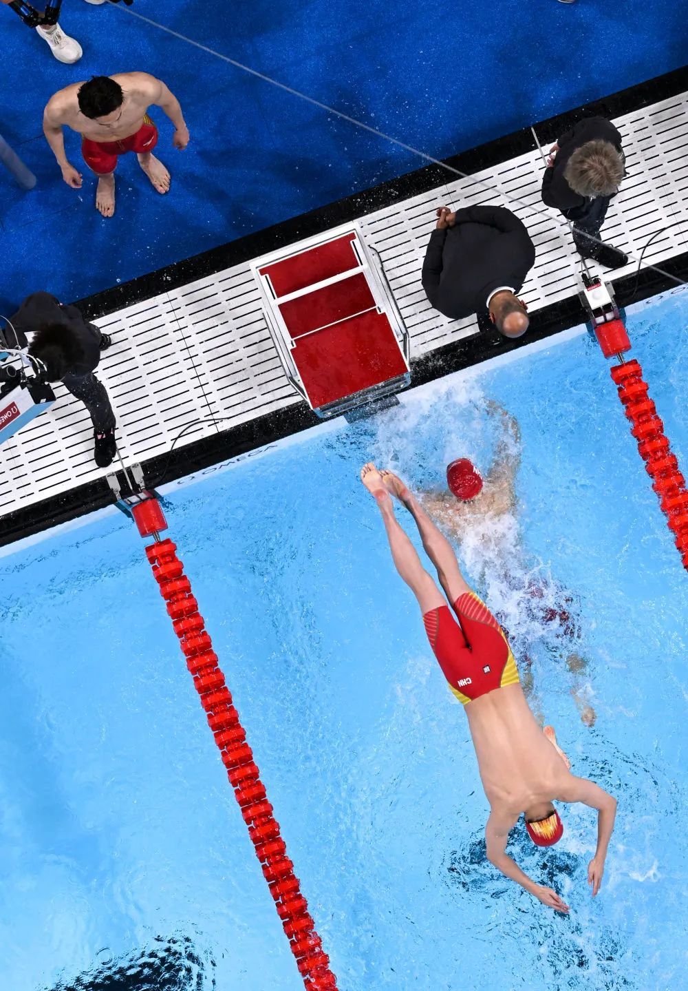 “干进46秒!”潘展乐的生日,过得太燃了! “干进46秒!”潘展乐的生日,过得太燃了!