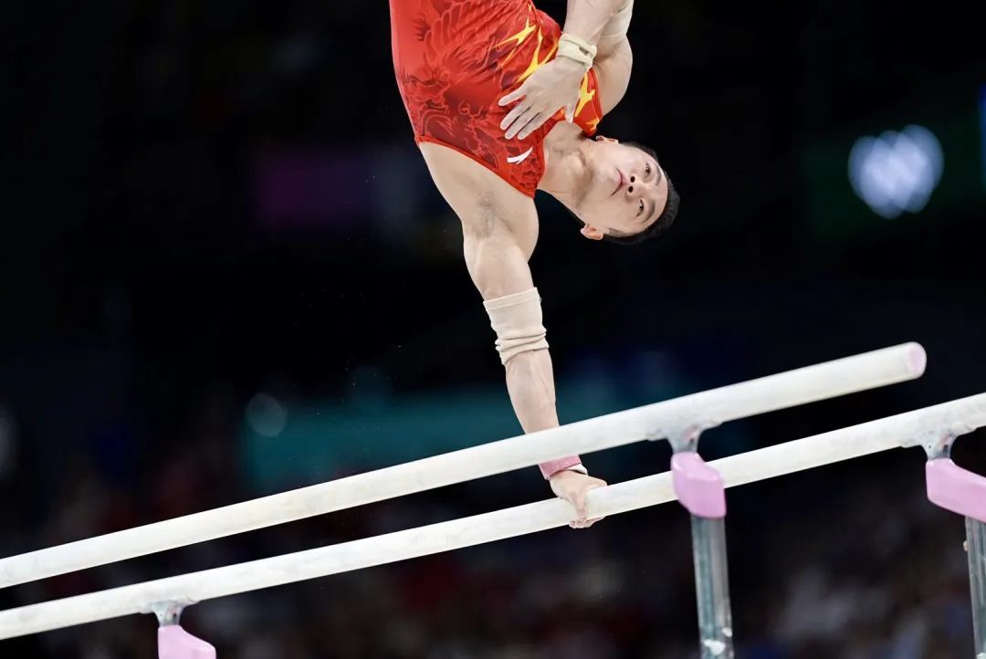 双杠的王！邹敬园夺第21金，中国双杠就是这么强！