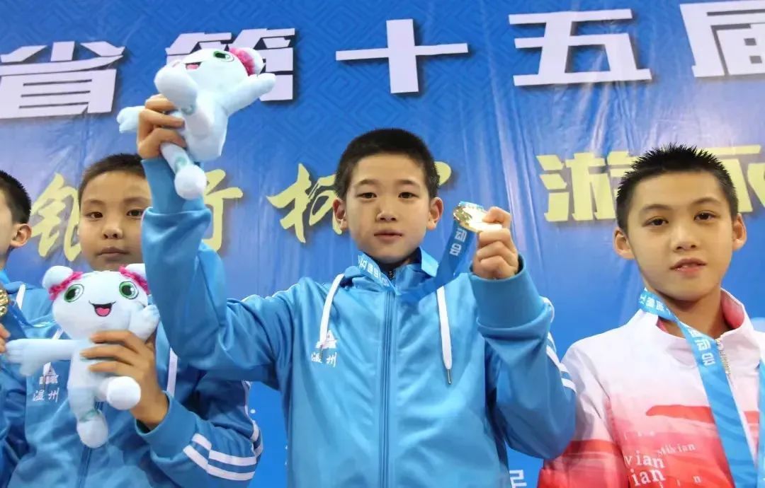 潘展乐：从“看台观战”到世界之巅