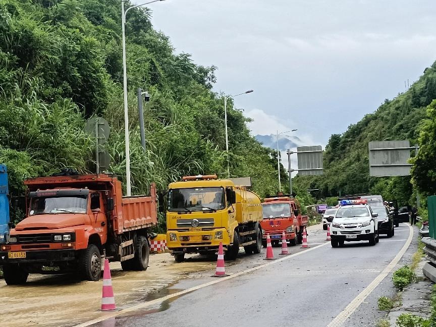沪蓉高速万州至云阳方向塌方险情解除  现已恢复通行