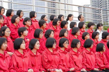 共上国防教育课！张桂梅携师生走进空军部队