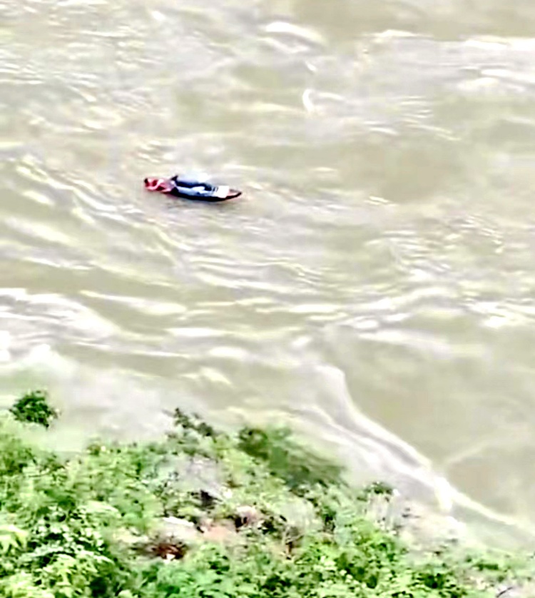 胆真大！他从四川漂流到上海，已超1700公里，中途落水差点丧命