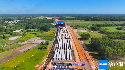 洋浦疏港高速公路全线首片预制梁顺利架设 洋浦疏港高速公路全线首片预制梁顺利架设