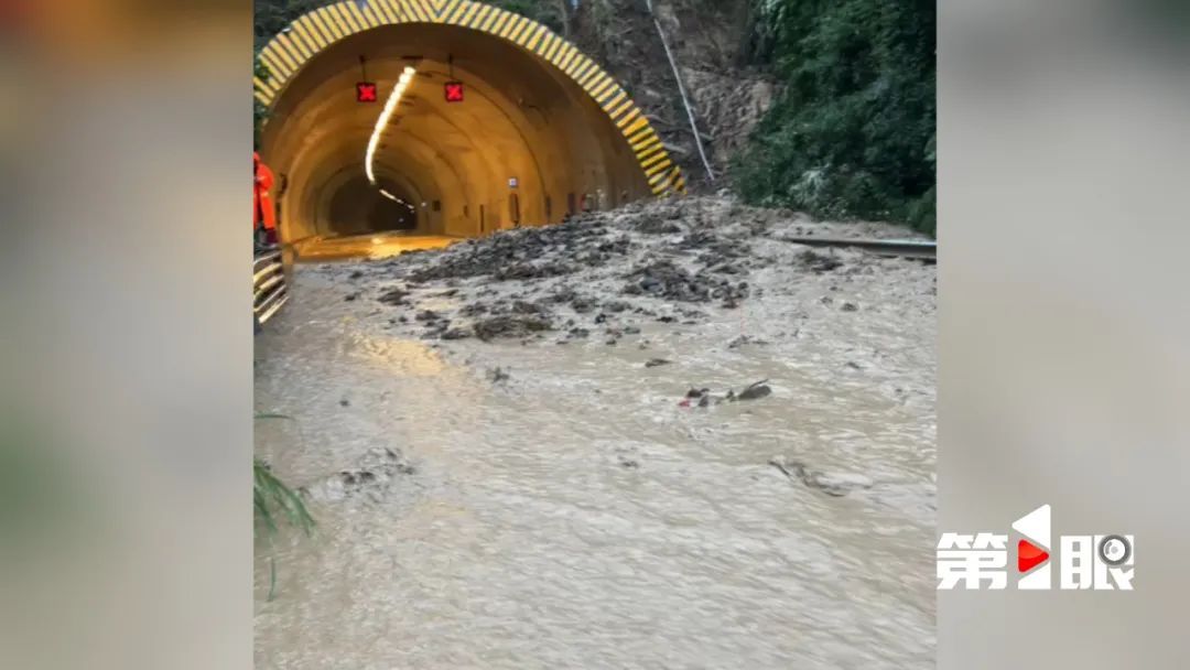边坡塌方！G42沪蓉高速万州前往云阳方向交通中断