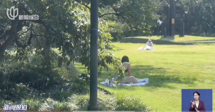 衣着暴露被投诉！这些人占领公园