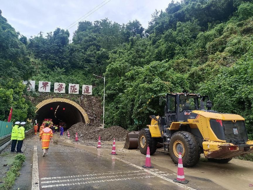 沪蓉高速万州至云阳方向塌方险情解除  现已恢复通行