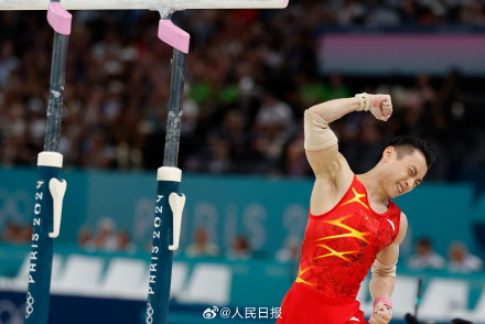 祝贺！邹敬园卫冕体操男子双杠金牌