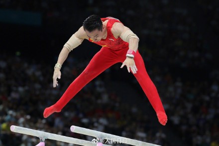 祝贺！邹敬园卫冕体操男子双杠金牌