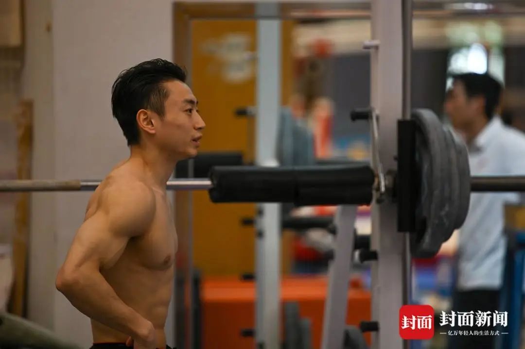 带伤出战！邹敬园成功卫冕！夺得第21金