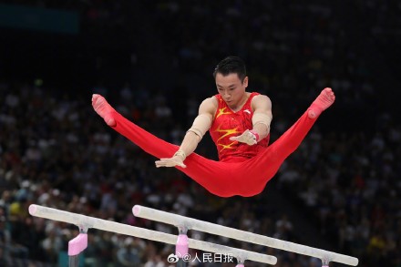 祝贺！邹敬园卫冕体操男子双杠金牌