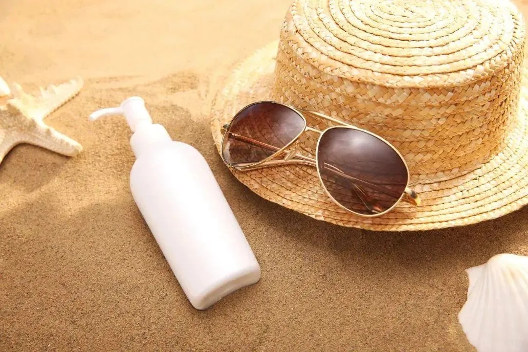 衣着暴露“辣眼睛”?三伏天“晒背”火了,你晒对了吗? 衣着暴露“辣眼睛”?三伏天“晒背”火了,你晒对了吗?