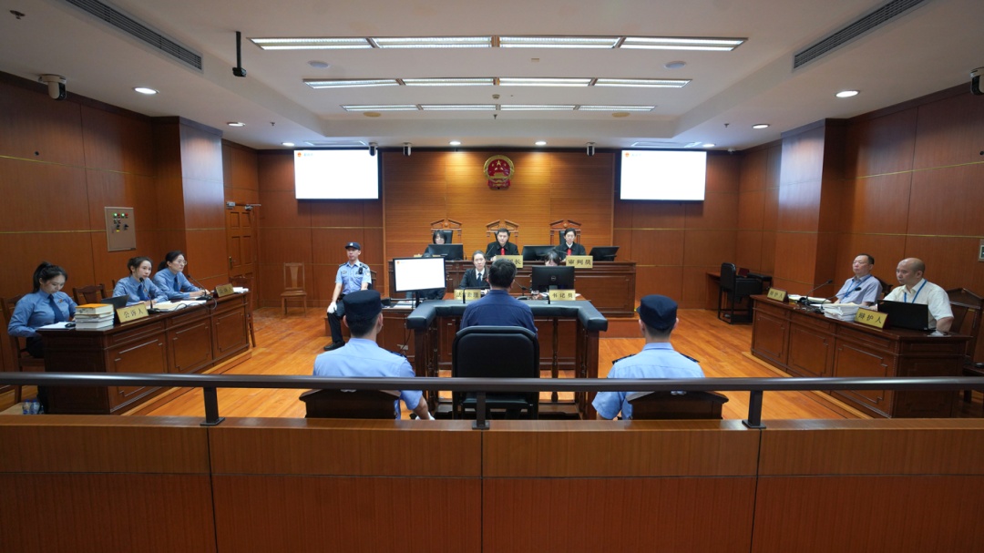 上实集团原总裁周军贪污、受贿案一审开庭 上实集团原总裁周军贪污、受贿案一审开庭