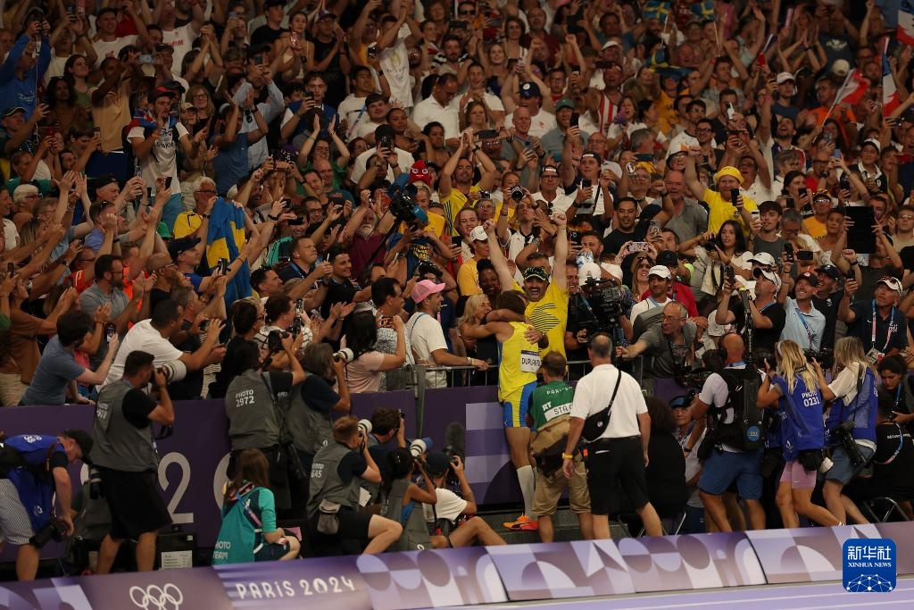 巴黎奥运会丨田径——男子撑杆跳高：杜普兰蒂斯破世界纪录夺冠