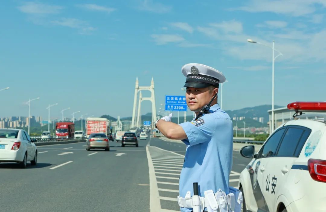 39℃高温下,长沙交警的坚守! 39℃高温下,长沙交警的坚守!