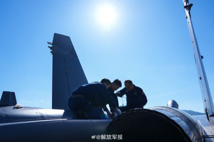 升空!战机跨昼夜飞行训练 升空!战机跨昼夜飞行训练