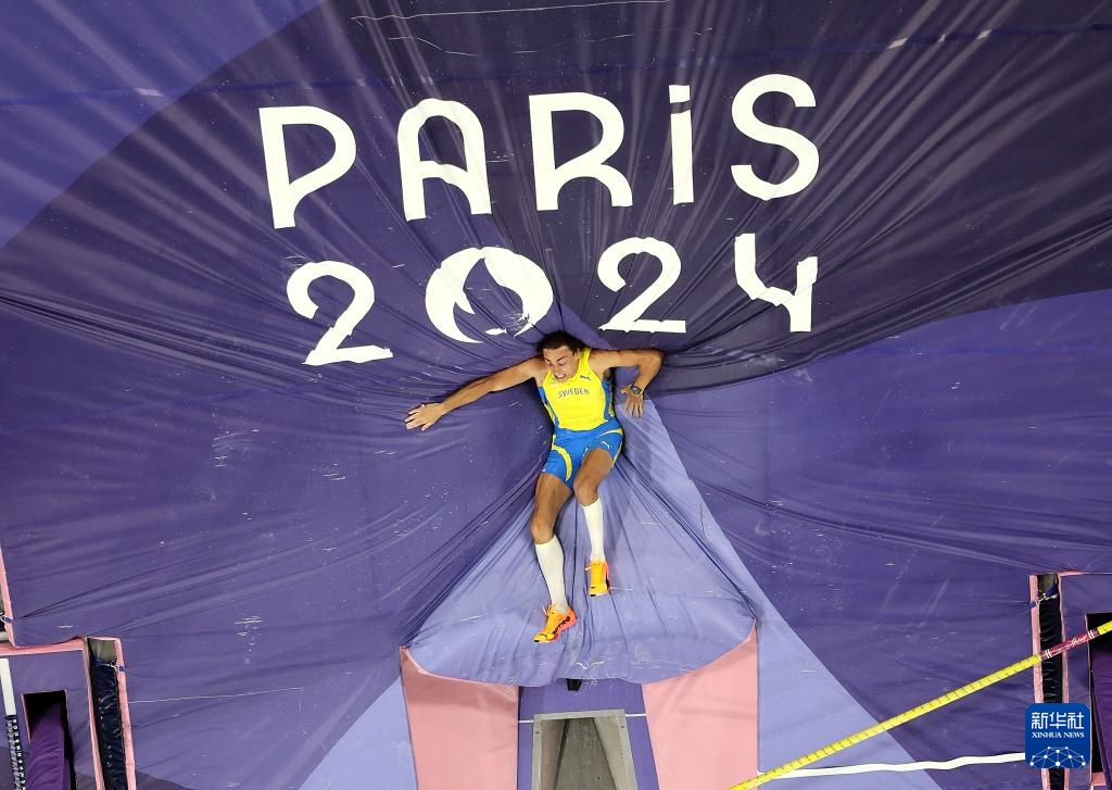巴黎奥运会丨田径——男子撑杆跳高：杜普兰蒂斯破世界纪录夺冠