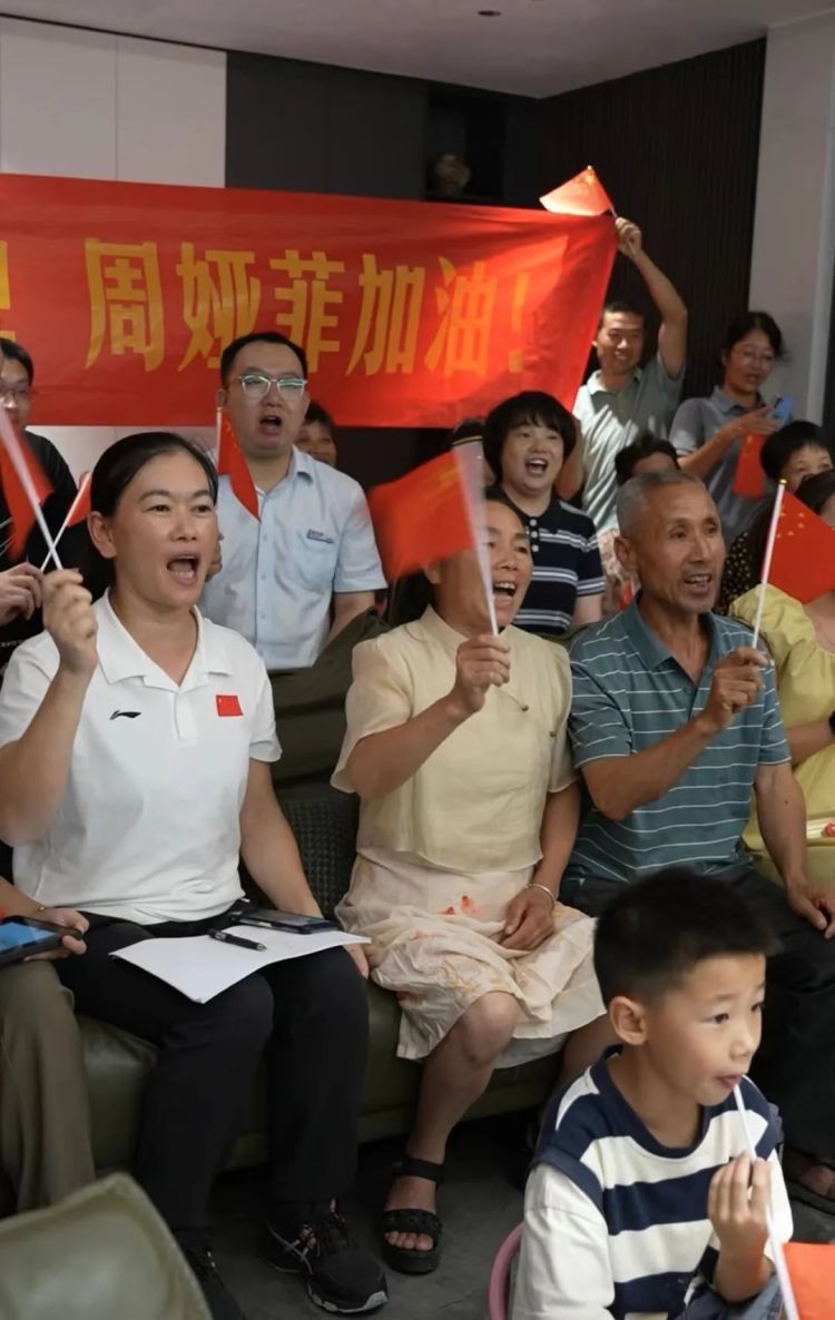 浙江选手周娅菲成功晋级！网友：不敢眨眼，真正的飞檐走壁