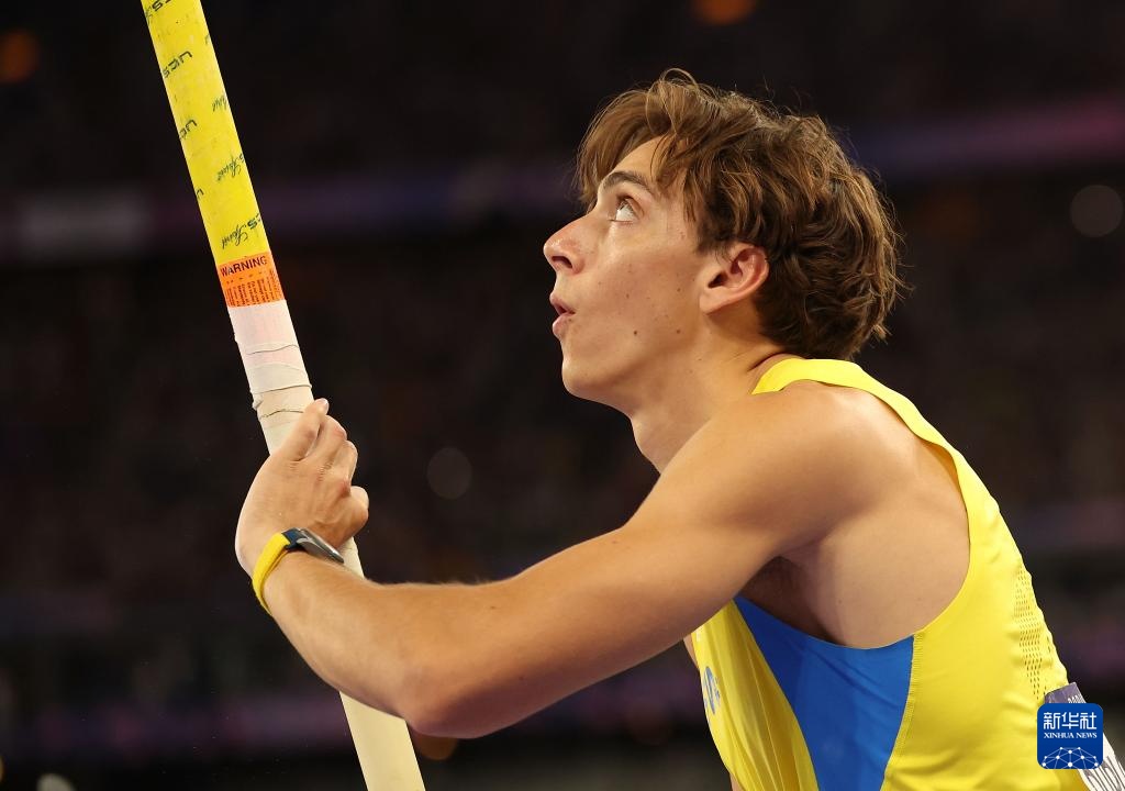 巴黎奥运会丨田径——男子撑杆跳高：杜普兰蒂斯破世界纪录夺冠