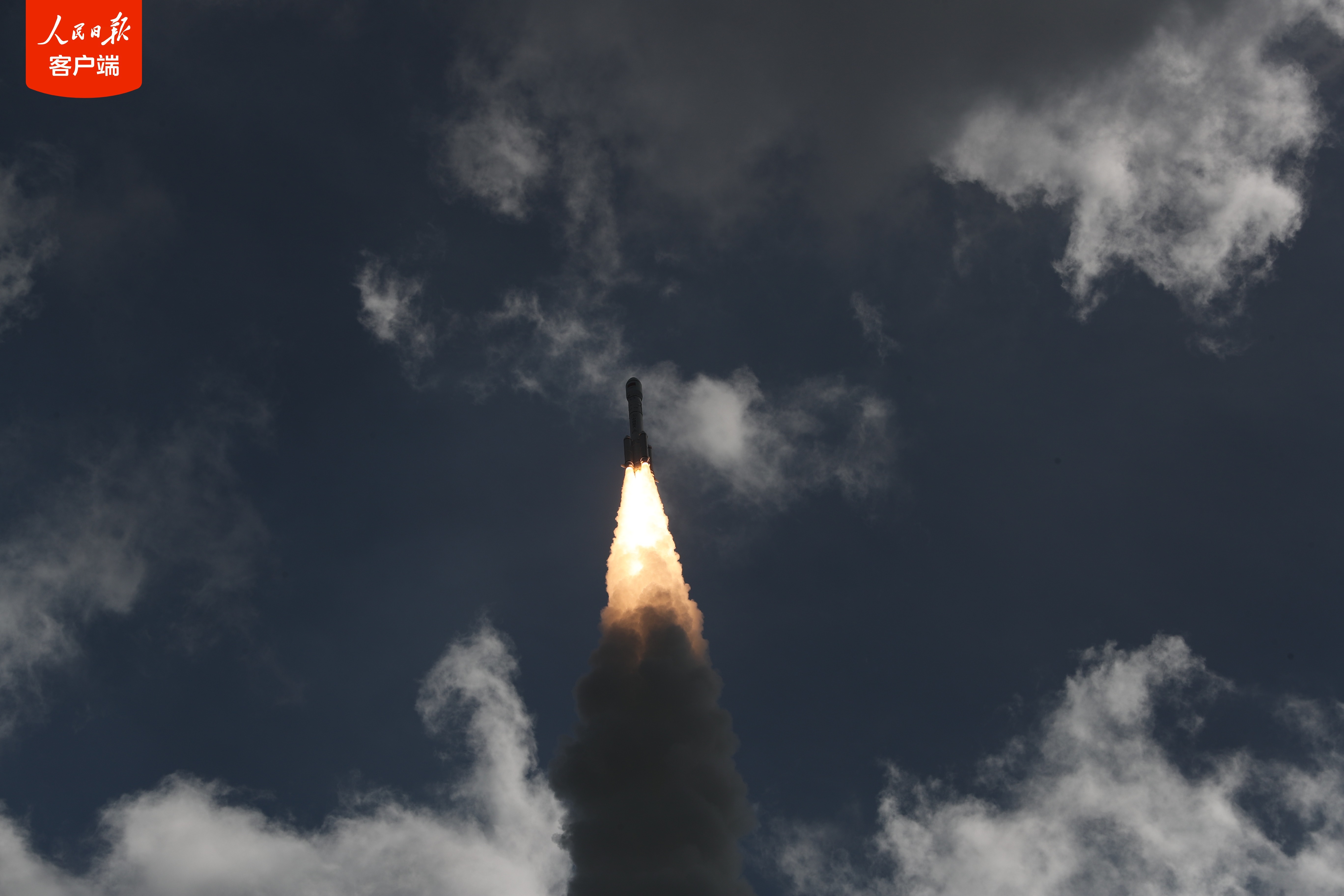 我国成功发射千帆极轨01组卫星