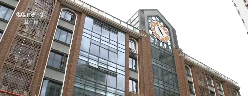 老建筑“焕新”变身打卡地标 “烟火气+历史韵味”街区创新引领消费热潮