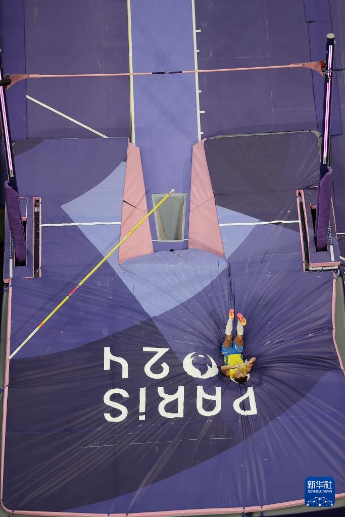 巴黎奥运会丨田径——男子撑杆跳高：杜普兰蒂斯破世界纪录夺冠