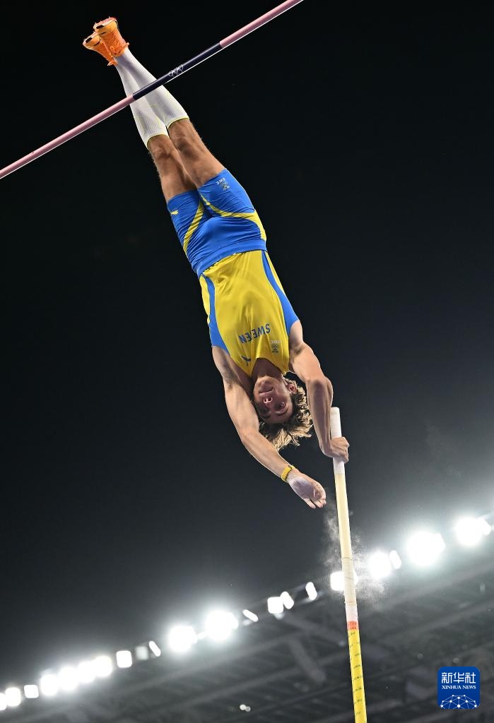 巴黎奥运会丨田径——男子撑杆跳高：杜普兰蒂斯破世界纪录夺冠