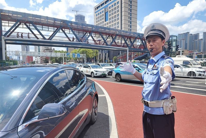 39℃高温下,长沙交警的坚守! 39℃高温下,长沙交警的坚守!