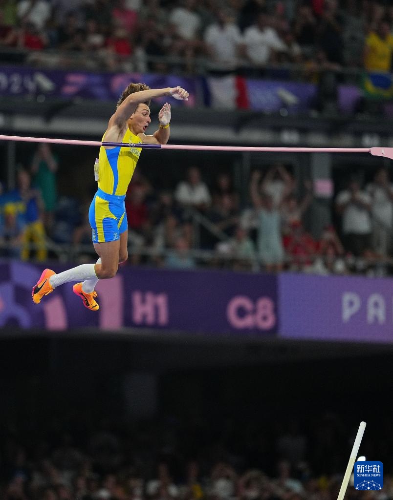 巴黎奥运会丨田径——男子撑杆跳高：杜普兰蒂斯破世界纪录夺冠
