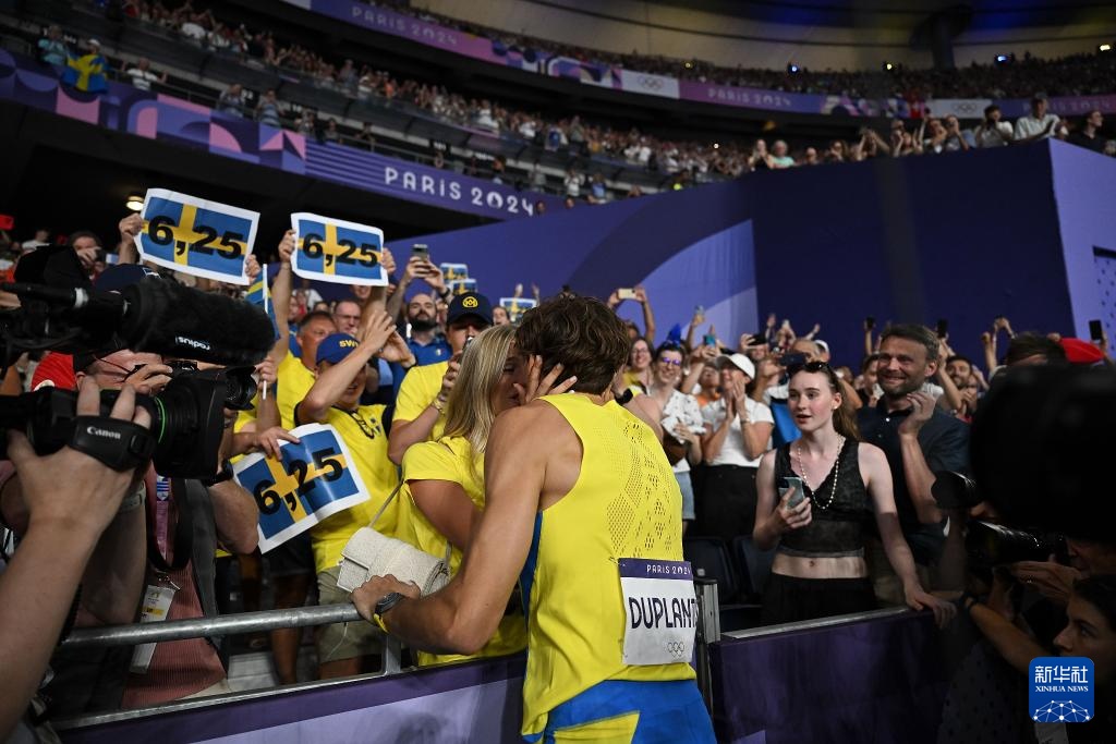 巴黎奥运会丨田径——男子撑杆跳高：杜普兰蒂斯破世界纪录夺冠