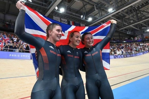 太卷！场地自行车赛场疯狂破纪录 中国队无缘奖牌